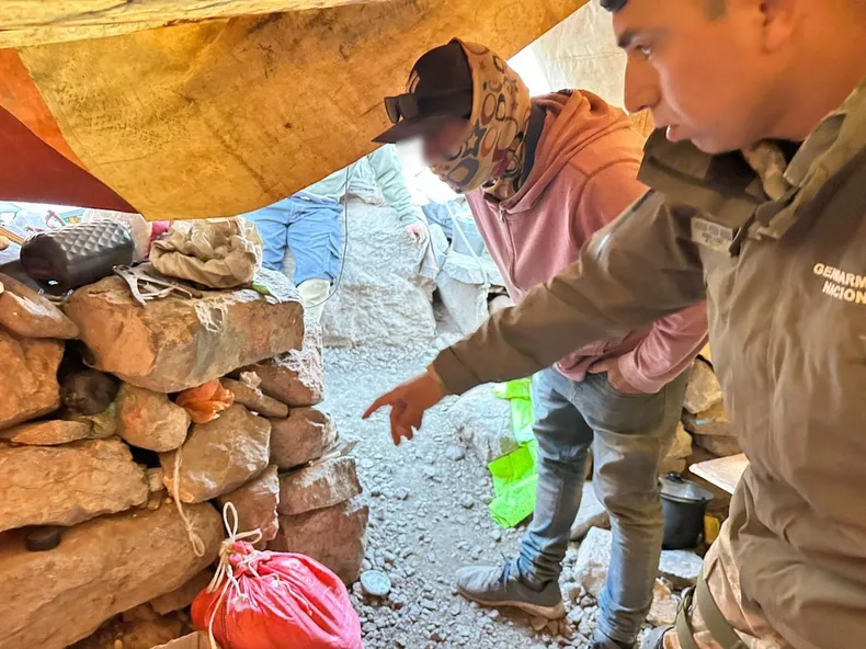 Gendarmería descubrió droga en un puesto de alta montaña en San Juan
