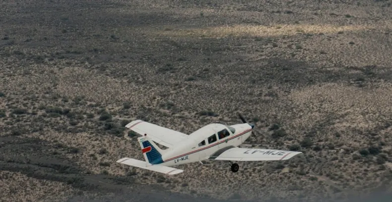 Emergencia en pleno vuelo: Un piloto se descompensó y su hijo logró aterrizar la avioneta en Pocito