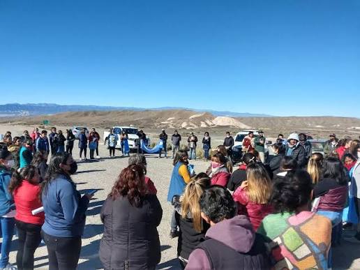 Docentes se manifestaron en Tudcum, en el ingreso a Veladero