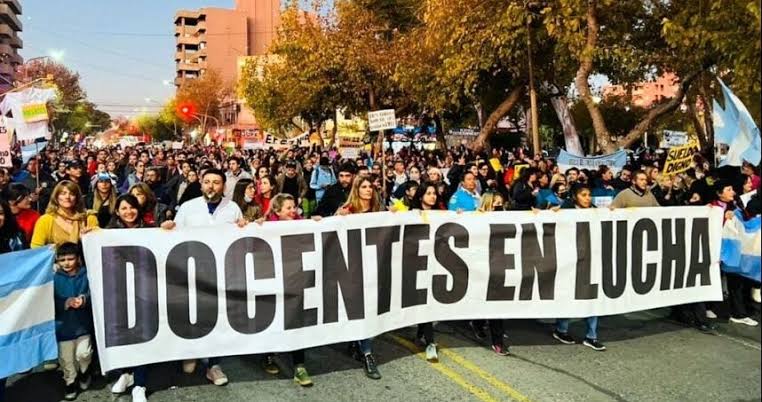 Docentes convocan a un “ruidazo” provincial en reclamo de mejoras salariales