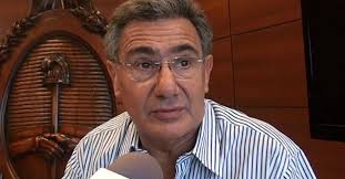 Quién es el exministro de Salud que se descompensó en un vuelo y generó un aterrizaje en Pocito