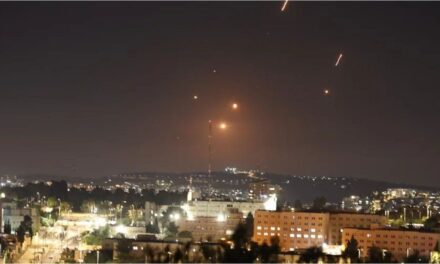 Irán eleva la presión y pone bajo amenaza a embajadas israelíes en todo el mundo