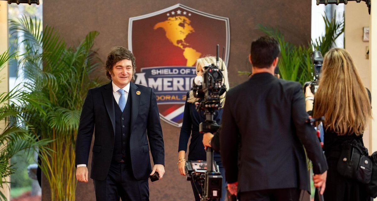 Javier Milei afirmó que la guerra en Medio Oriente responde a una disputa geopolítica y anticipó un mayor aislamiento de China