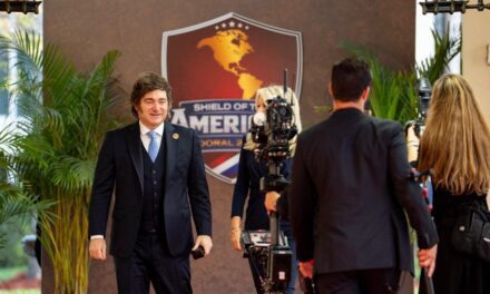 Javier Milei afirmó que la guerra en Medio Oriente responde a una disputa geopolítica y anticipó un mayor aislamiento de China