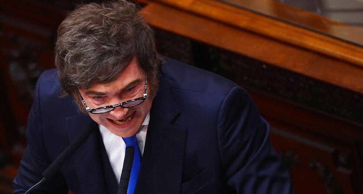 La imagen de Javier Milei cayó siete puntos en marzo