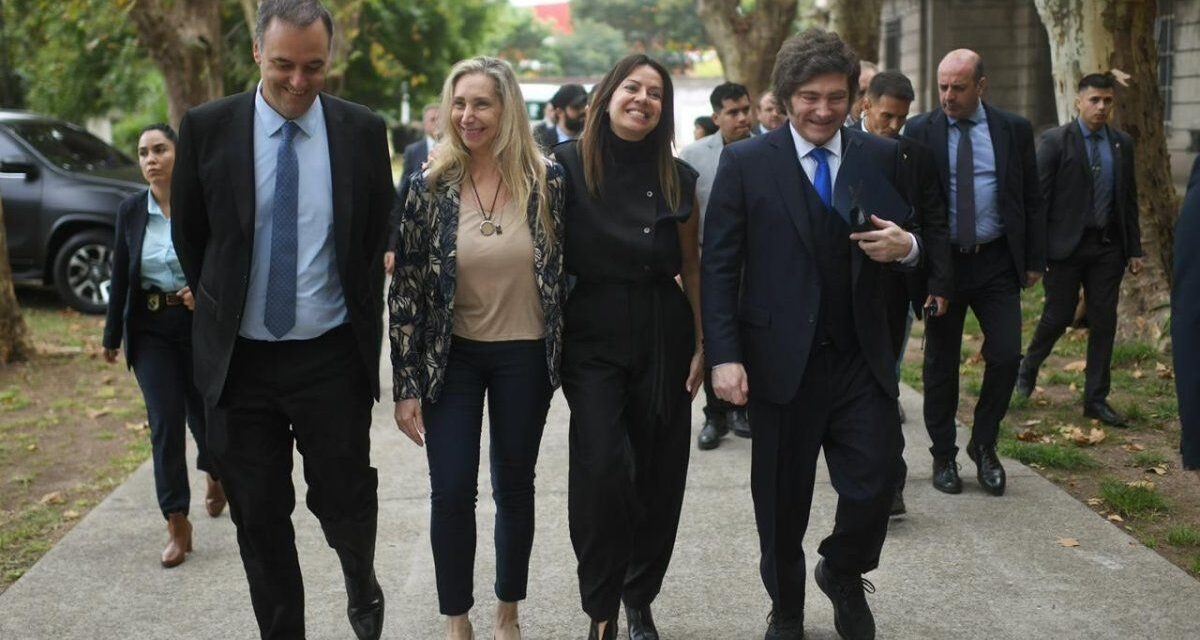 En medio de las presiones del caso Adorni, el Gobierno busca capitalizar el fallo de YPF