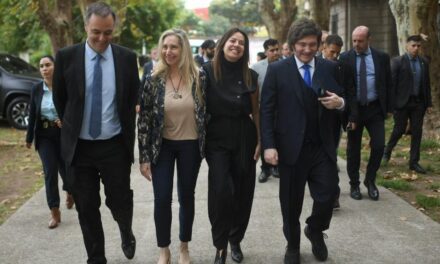 En medio de las presiones del caso Adorni, el Gobierno busca capitalizar el fallo de YPF