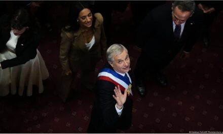 Rebajas de impuestos y desregulación, las claves del plan económico de Kast