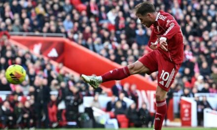 Alexis Mac Allister brilló en Anfield con un golazo: su volea en la goleada del Liverpool ante West Ham
