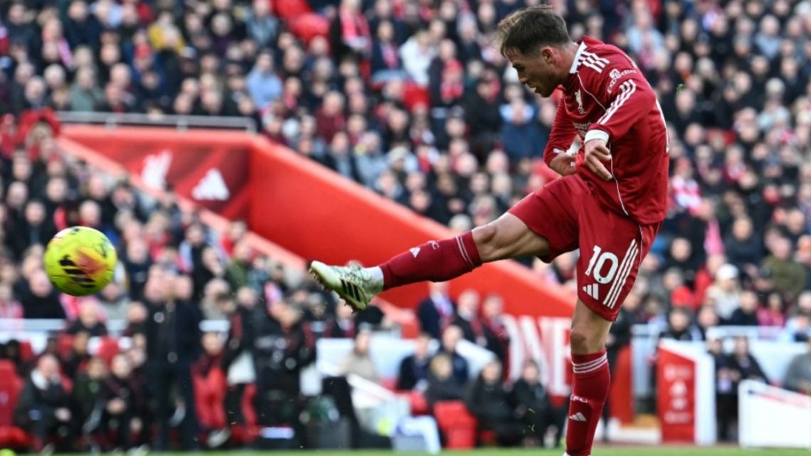 Alexis Mac Allister brilló en Anfield con un golazo: su volea en la goleada del Liverpool ante West Ham