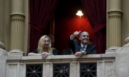 El nuevo paquete de leyes del Ejecutivo sorprendió al bloque libertario, que apuró reuniones para definir debates