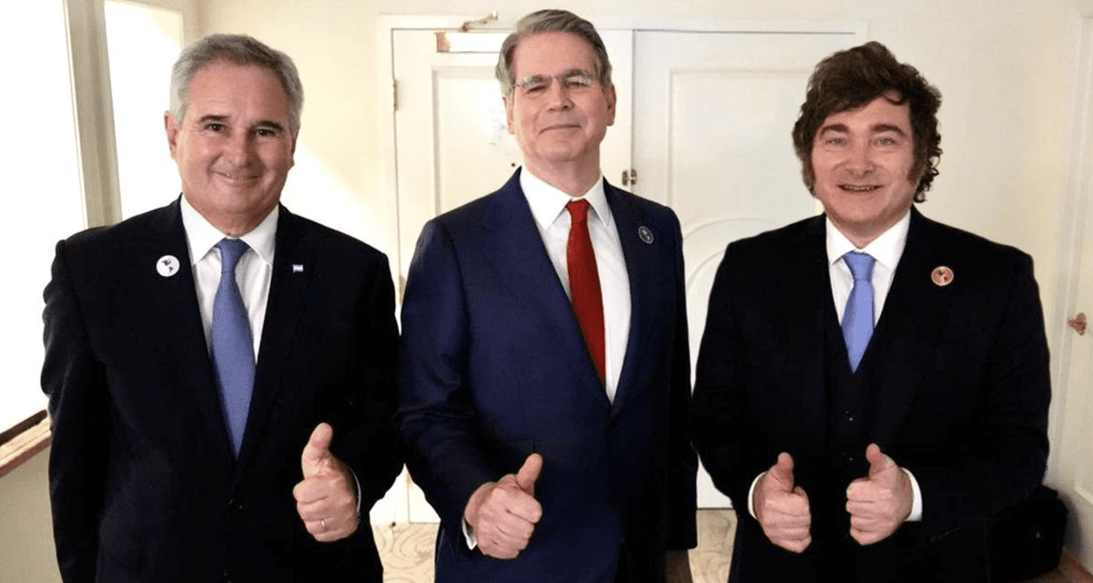 Javier Milei y Pablo Quirno se reunieron con Scott Bessent en la cumbre Escudo de las Américas