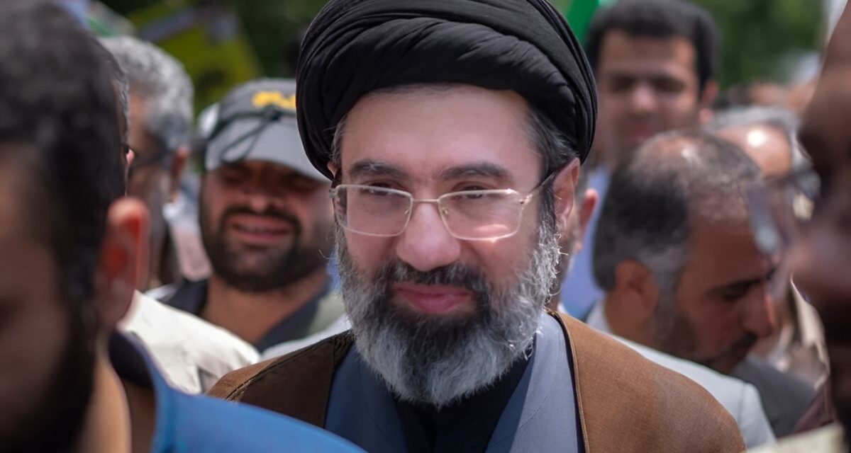 Quien es Mojtaba, el hijo de Alí Jamenei que sobrevivió a los ataques de EEUU y podría sucederlo en Irán