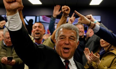 A pesar de la polémica sobre la salida de Messi, Laporta fue reelecto como presidente del Barcelona