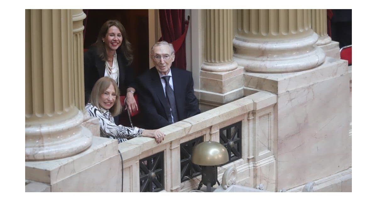 Los presentes en la apertura de sesiones ordinarias