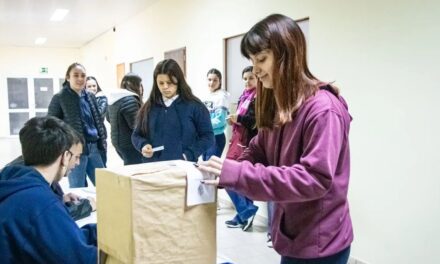 Cómo los adolescentes piensan la política de cara a las elecciones 2027