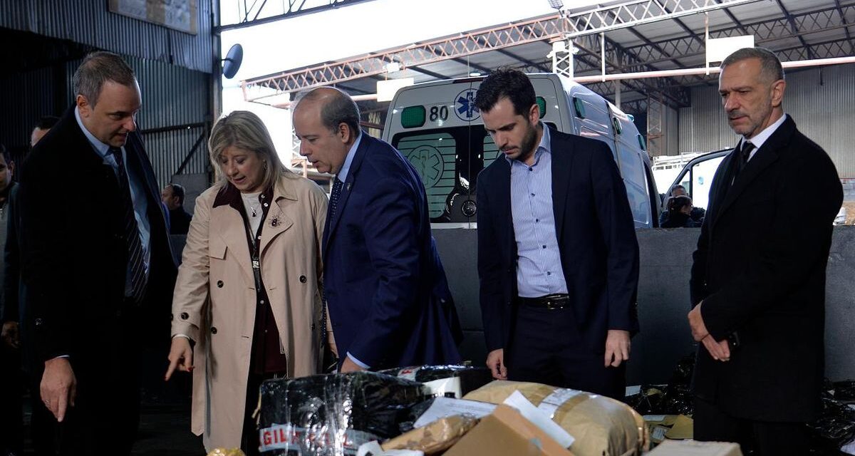 Manuel Adorni y Alejandra Monteoliva encabezaron un operativo de destrucción de droga