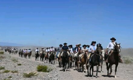 Fe, tradición y turismo: Multitudinaria cabalgata en Tudcum en honor a la Difunta Pascualita