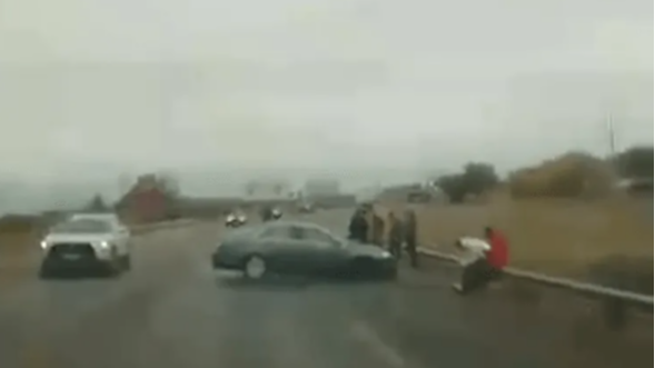 Violento choque en Ruta 20: Un colectivo y un auto colisionaron en la zona del puente de Caucete