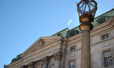Dos denuncias penales por los créditos del Banco Nación complican al Gobierno