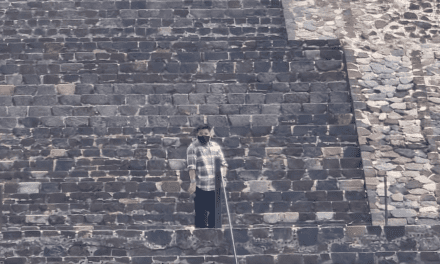 Un hombre mató a una turista desde una pirámide prehispánica y se suicidó