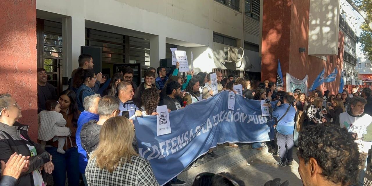 Docentes y estudiantes se movilizaron en la Industrial por el financiamiento