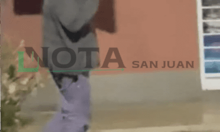 Escrachan a un exhibicionista en Capital: una mujer lo enfrentó y su hija logró grabarlo (video)