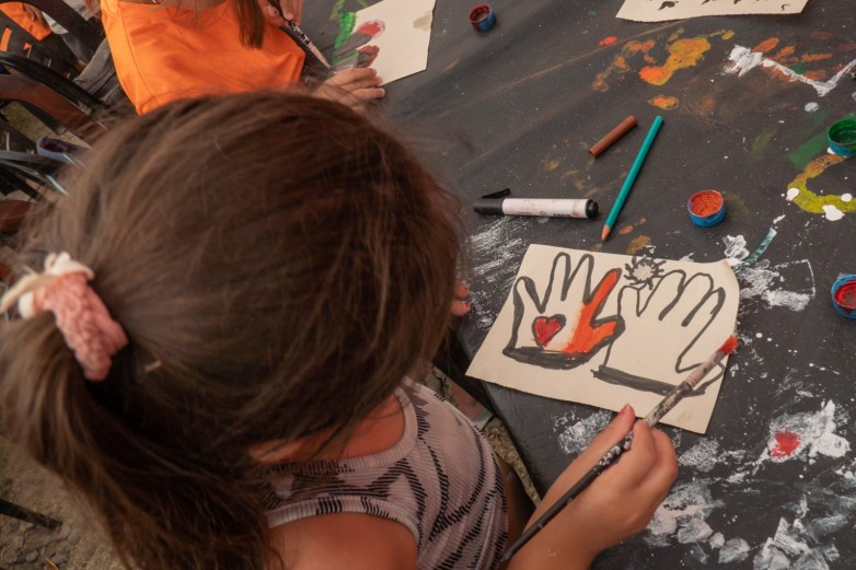 Abren inscripciones para programas que combinan actividades para chicos y apoyo a la crianza