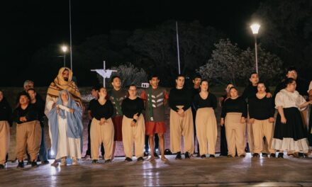 Inclusión y fe en escena: Emotivo Vía Crucis con artistas con discapacidad en Capital