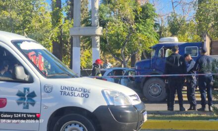 Confirmaron que la víctima fatal en Rivadavia es una mujer: Murió tras quedar atrapada bajo un camión