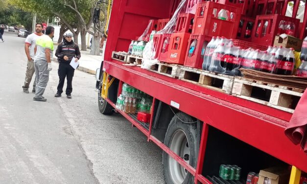 Lo sorprendieron robando bebidas de un camión en la Terminal y fue detenido