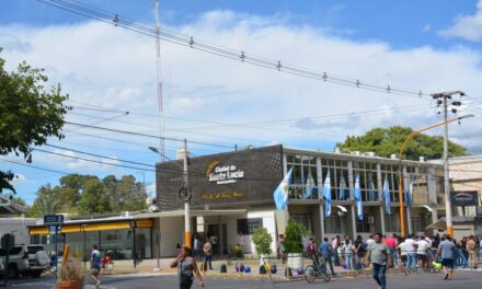 Santa Lucía refuerza el acompañamiento escolar con clases gratuitas en distintos barrios