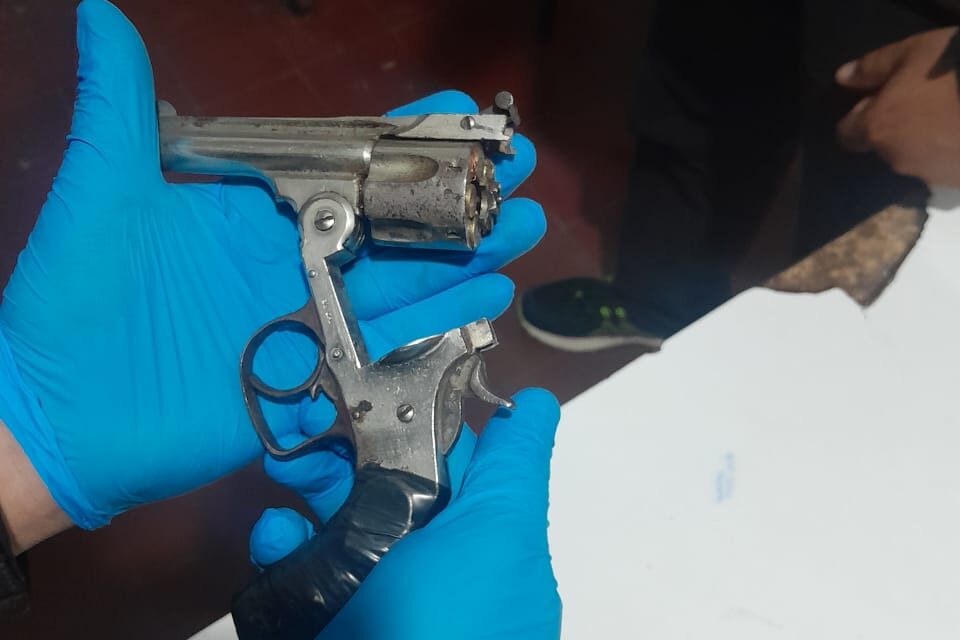Rawson: Quiso evadir a la policía y terminó detenido con arma y drogas