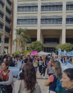 Comenzó el reclamo docente: Paro y movilización en el Centro Cívico y los departamentos