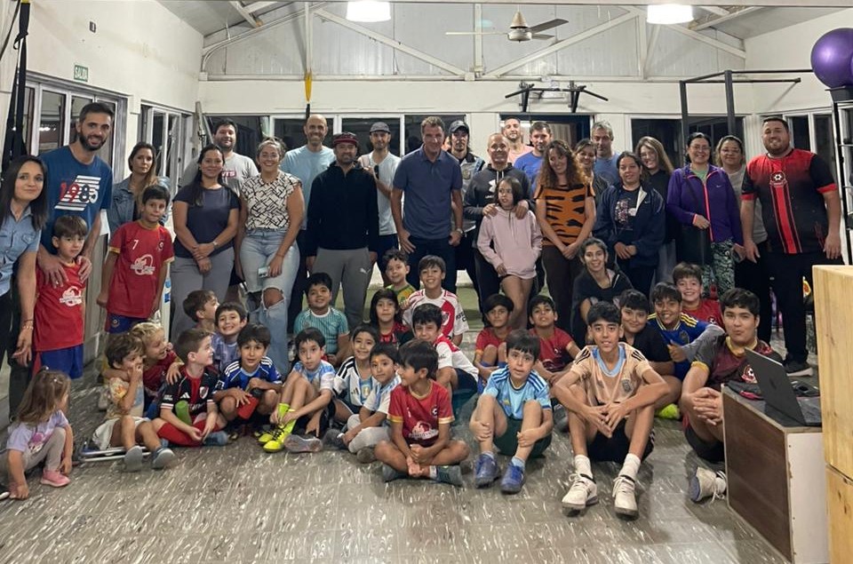 Formar fuera de la cancha: liderazgo y valores en juego en Barrio San Raúl