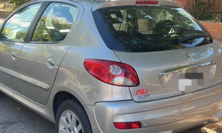 Detienen a un joven cuando intentaba robar en un auto en Rivadavia