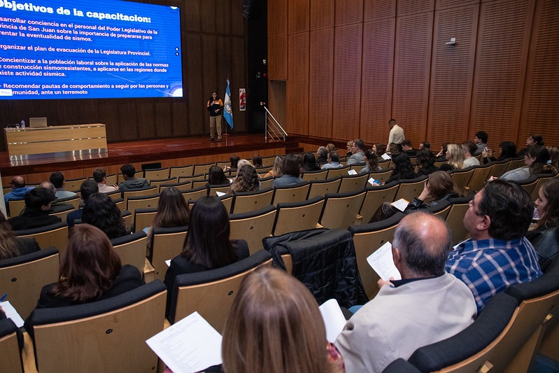 Capacitación obligatoria en prevención sísmica para el personal legislativo