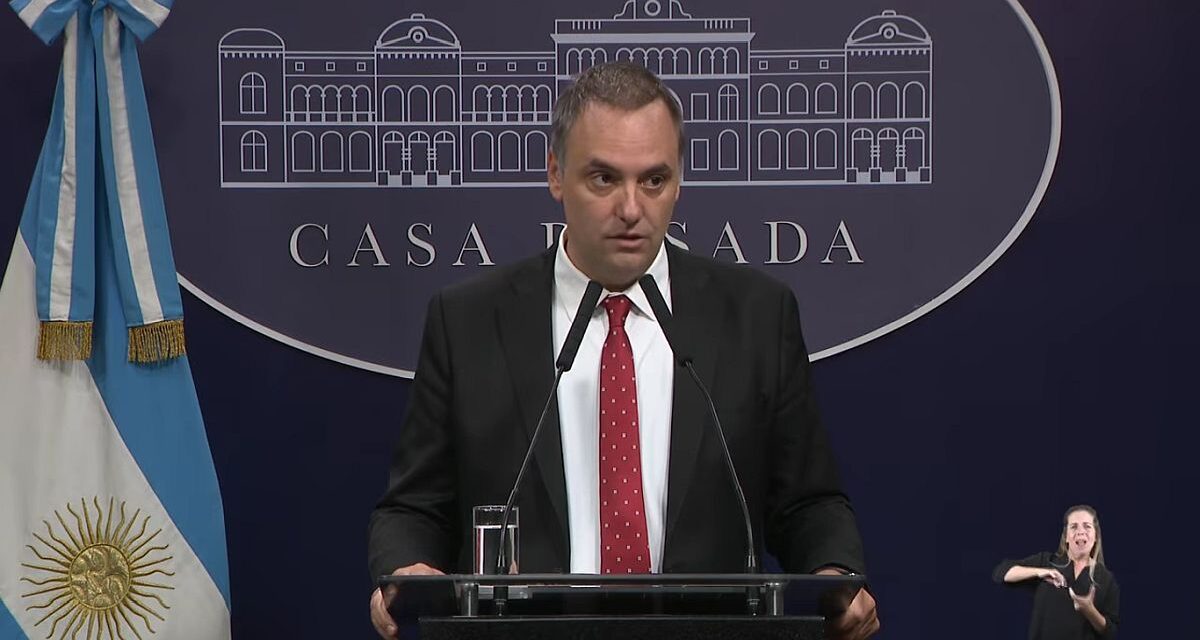 La Justicia investiga un presunto viaje de Manuel Adorni a Aruba