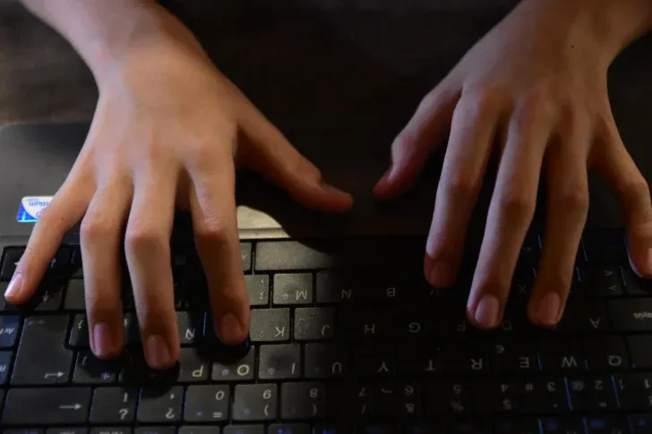 Investigan un grave caso de grooming en San Juan: Una niña de 9 años fue contactada por un desconocido