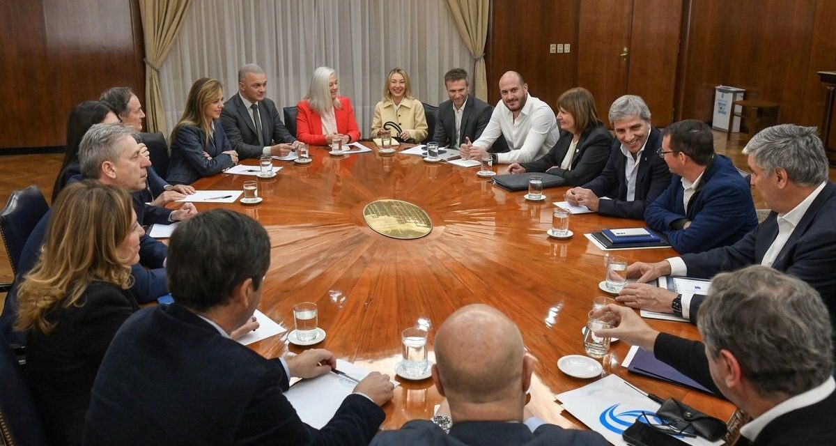Luis Caputo se reunió con Patricia Bullrich y senadores aliados para analizar obras y economías regionales