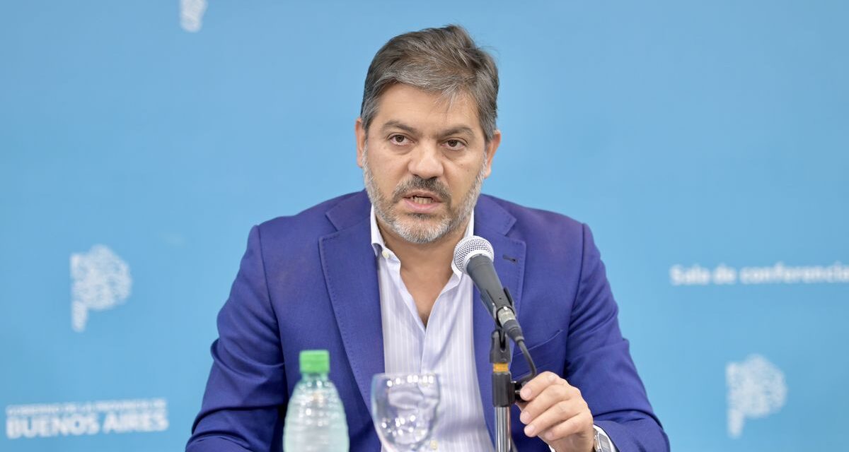 Carlos Bianco fue operado de urgencia en Barcelona y postergó su regreso al país