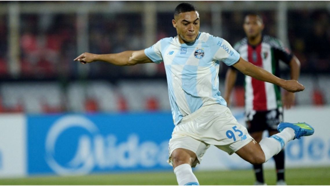 Pateó tres veces el mismo penal y falló todos: la fatídica noche que vivió el brasilero Carlos Vinícius en Copa Sudamericana