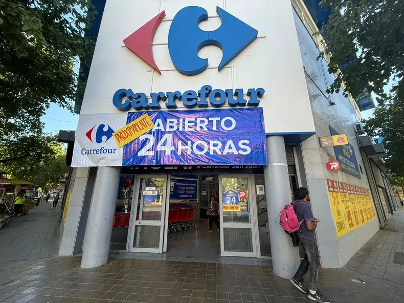 Carrefour abrirá las 24 horas en San Juan y el sindicato pone la lupa en el trabajo nocturno