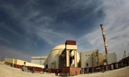 Rusia retiró casi todo su personal de la central nuclear iraní Bushehr