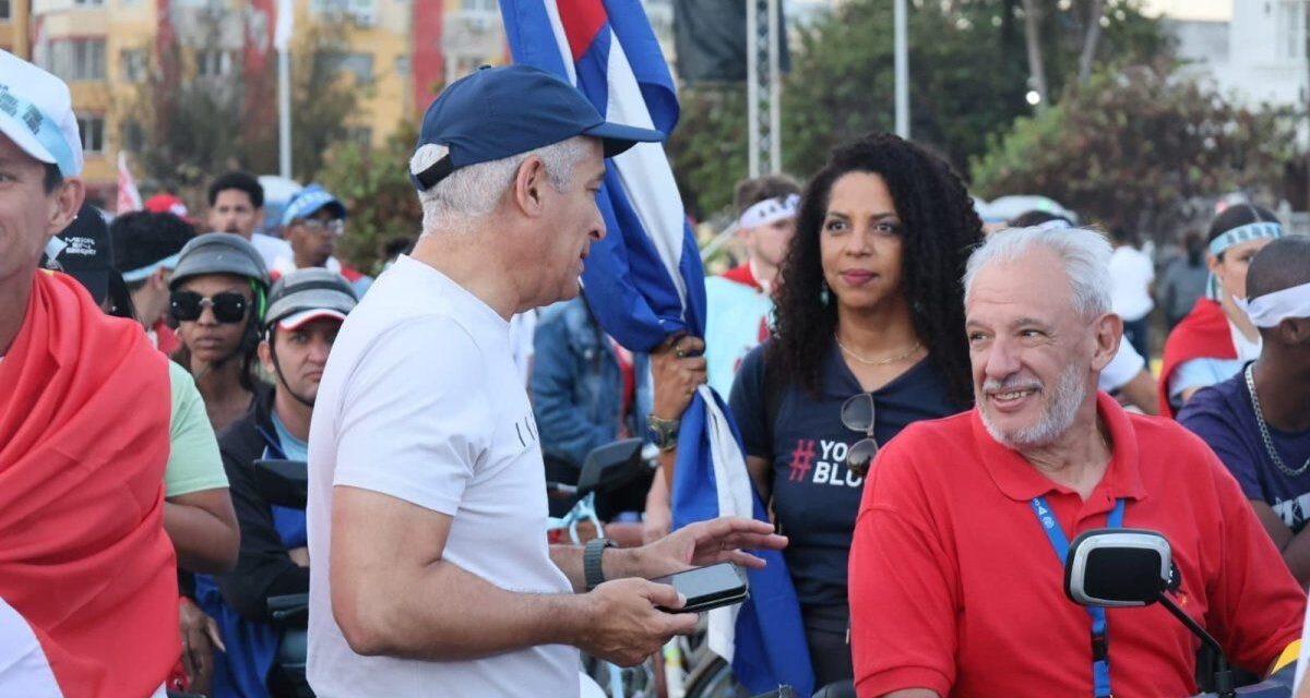 Cubanos reclamaron frente a la embajada de EEUU en La Habana el fin del bloqueo