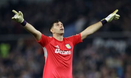 Dibu Martínez y Aston Villa abren las semis de Europa League