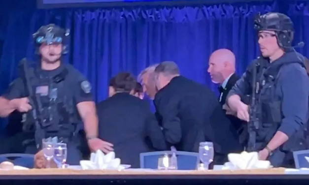 Donald Trump fue evacuado de la Cena de Corresponsales por un tiroteo