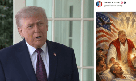 Donald Trump publicó una imagen que lo muestra como Jesús y dijo que en realidad era un retrato suyo como doctor