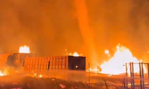 Un tornado de fuego en una planta de residuos desató pánico en España y obligó a evacuar viviendas