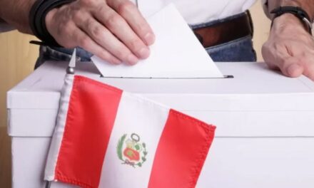 Más de 52.000 peruanos votaron en una jornada inédita tras fallas en los comicios